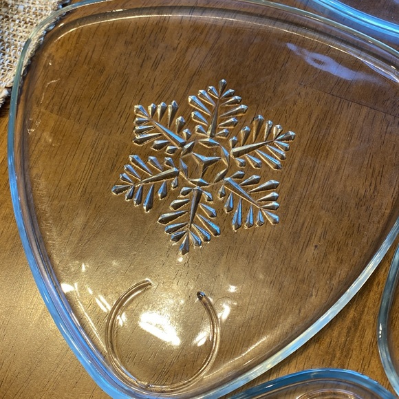 Vintage 1950 MCM Indiana Glass Christmas snack trays set of 4 different designs - Picture 4 of 5